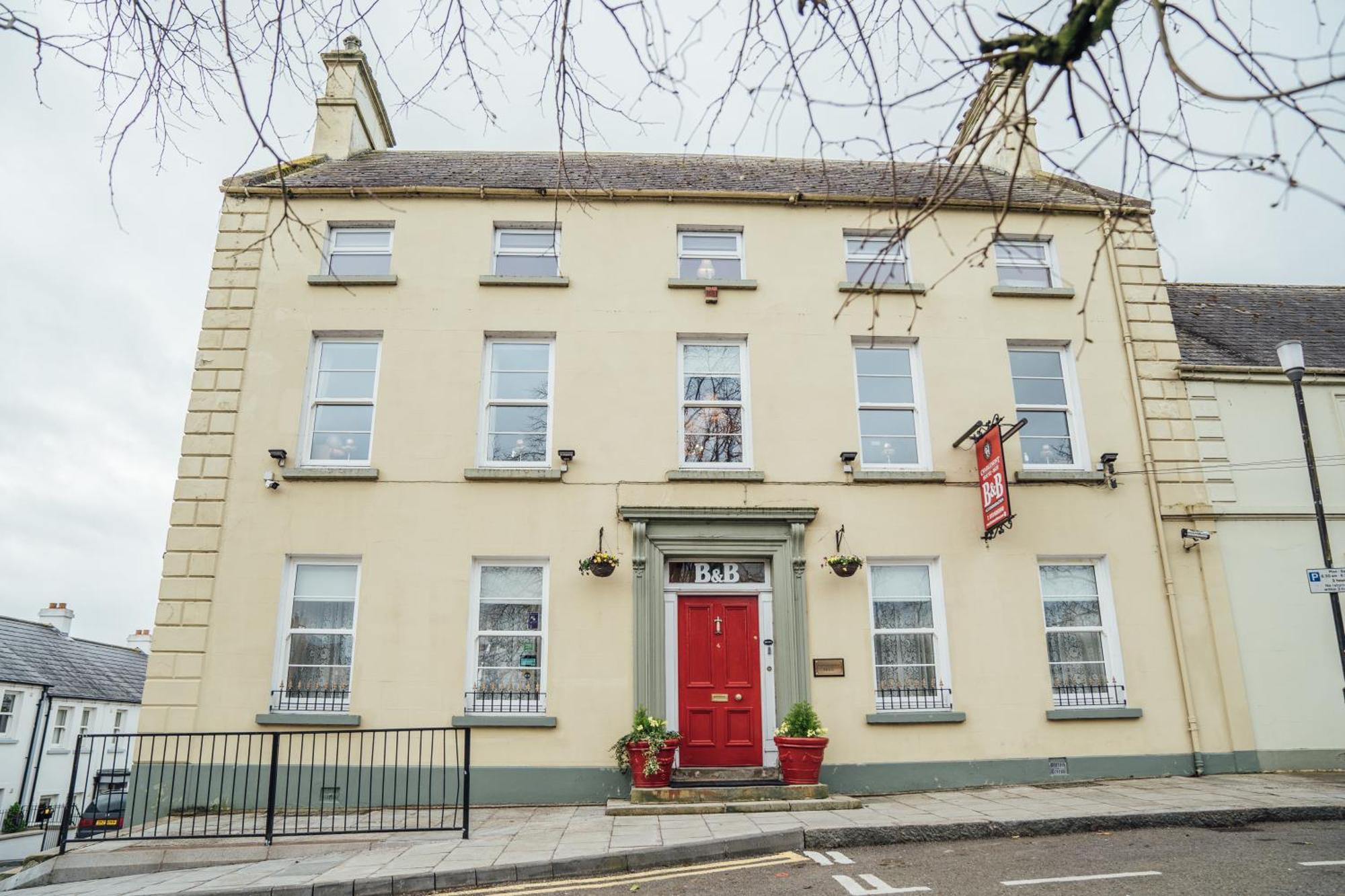 Bed and Breakfast Charlemont House Moy Экстерьер фото
