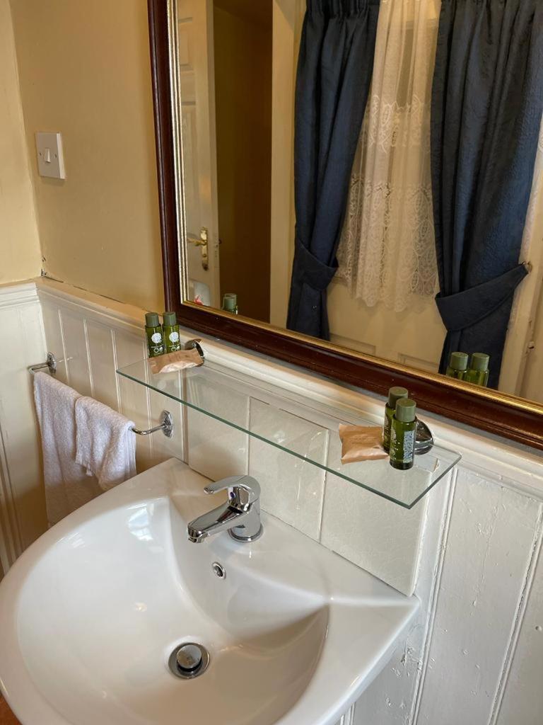 Bed and Breakfast Charlemont House Moy Экстерьер фото