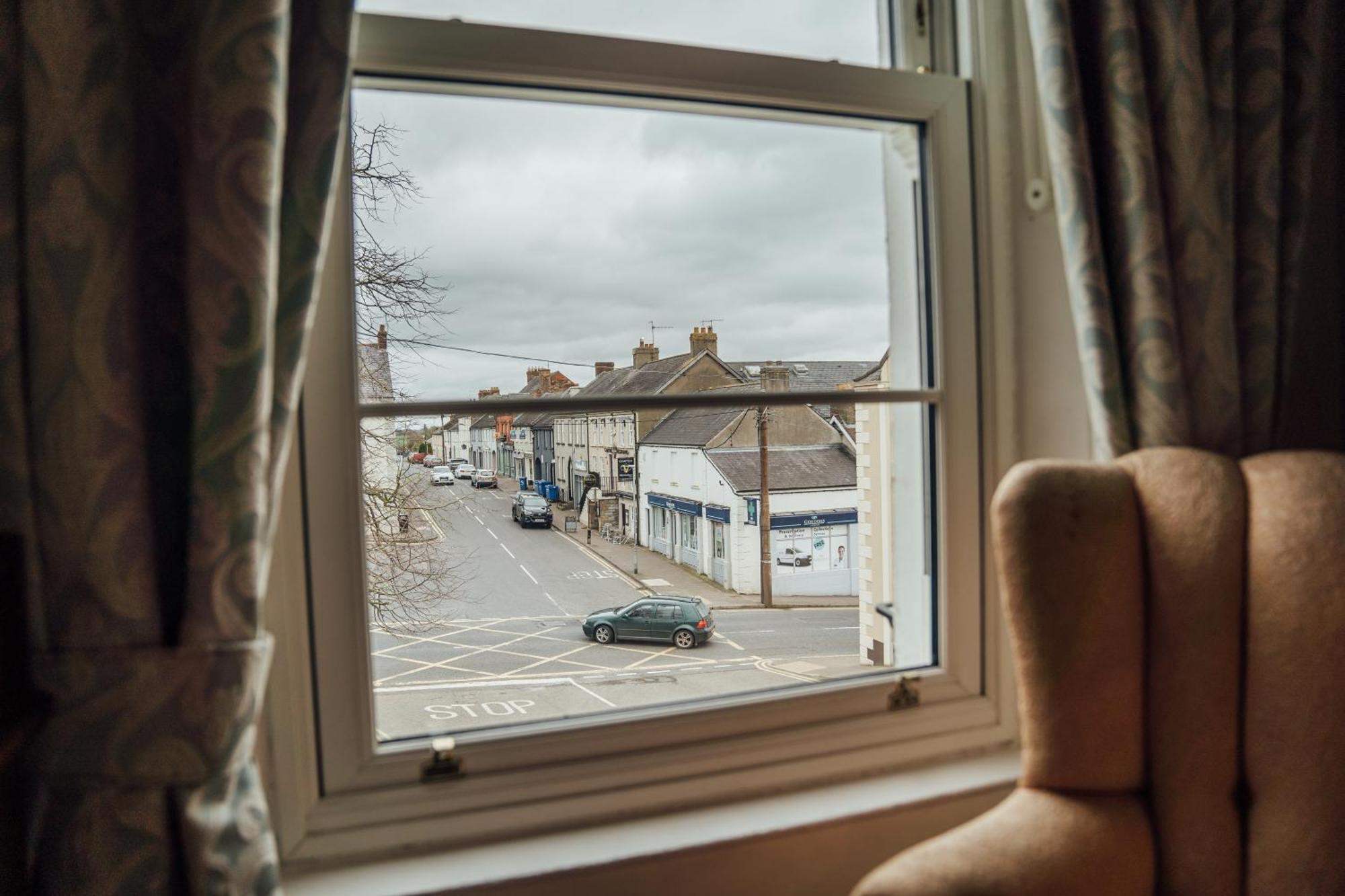 Bed and Breakfast Charlemont House Moy Экстерьер фото